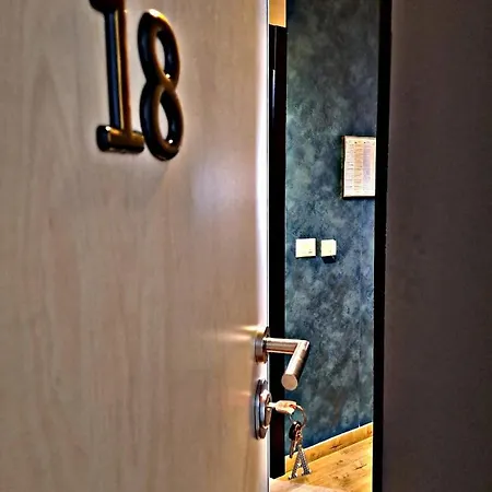 Aria De Lux *