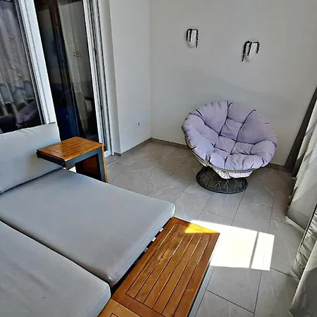 Aria De Lux